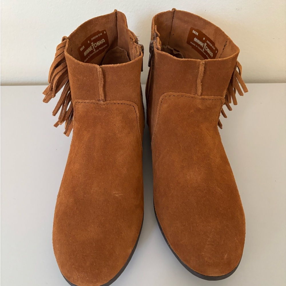 Minnetonka Suede Side-Fringe Bootie Boots Size 8 Brown Suede LIKE NEW CONDITION